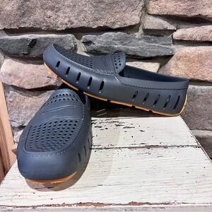 Gray Slip-On Floater’s Men's size 8